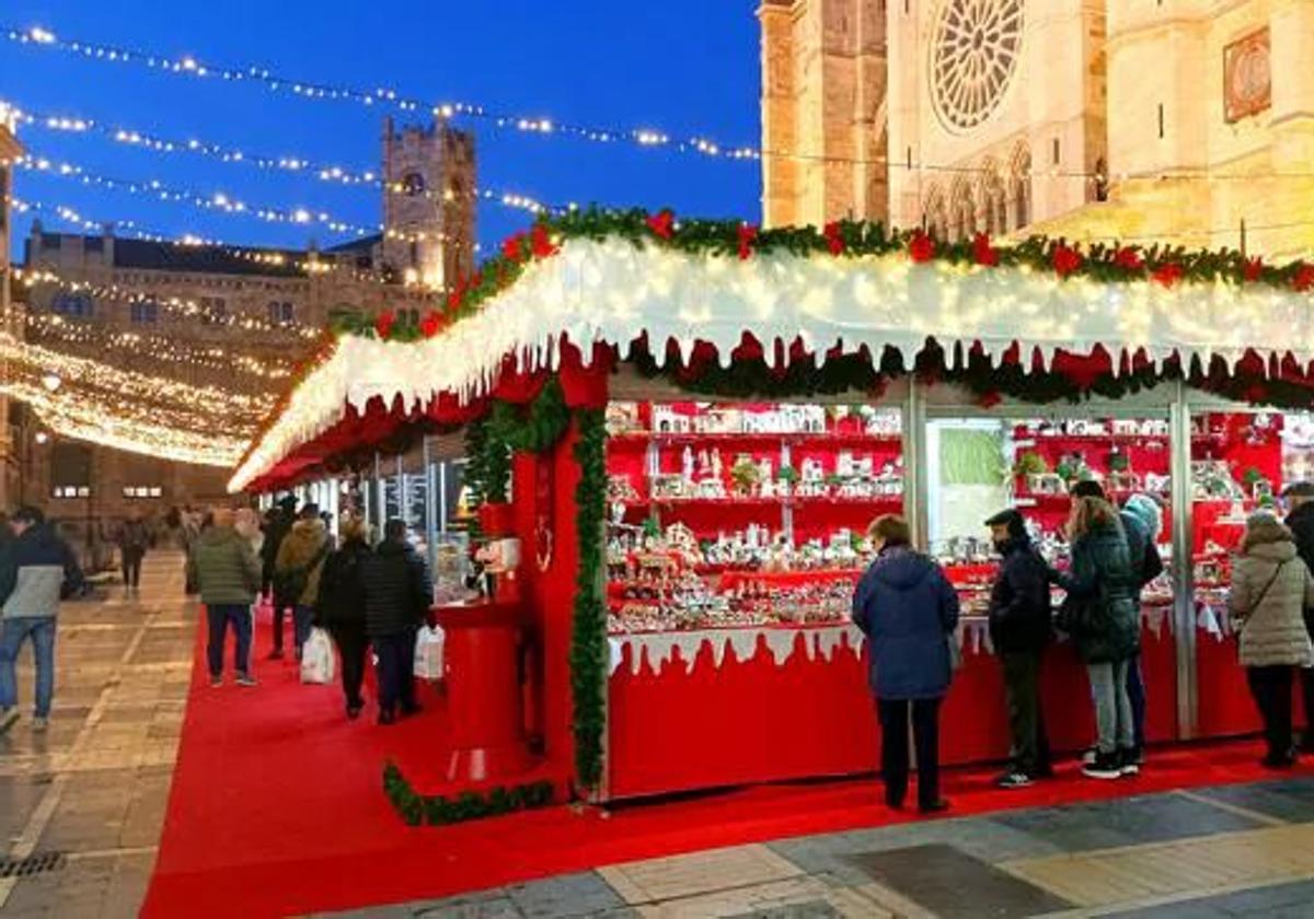 Imagen de archivo del mercado de navidad en León.