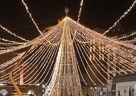 Pruebas del encendido del árbol de navidad en Santo Domingo.