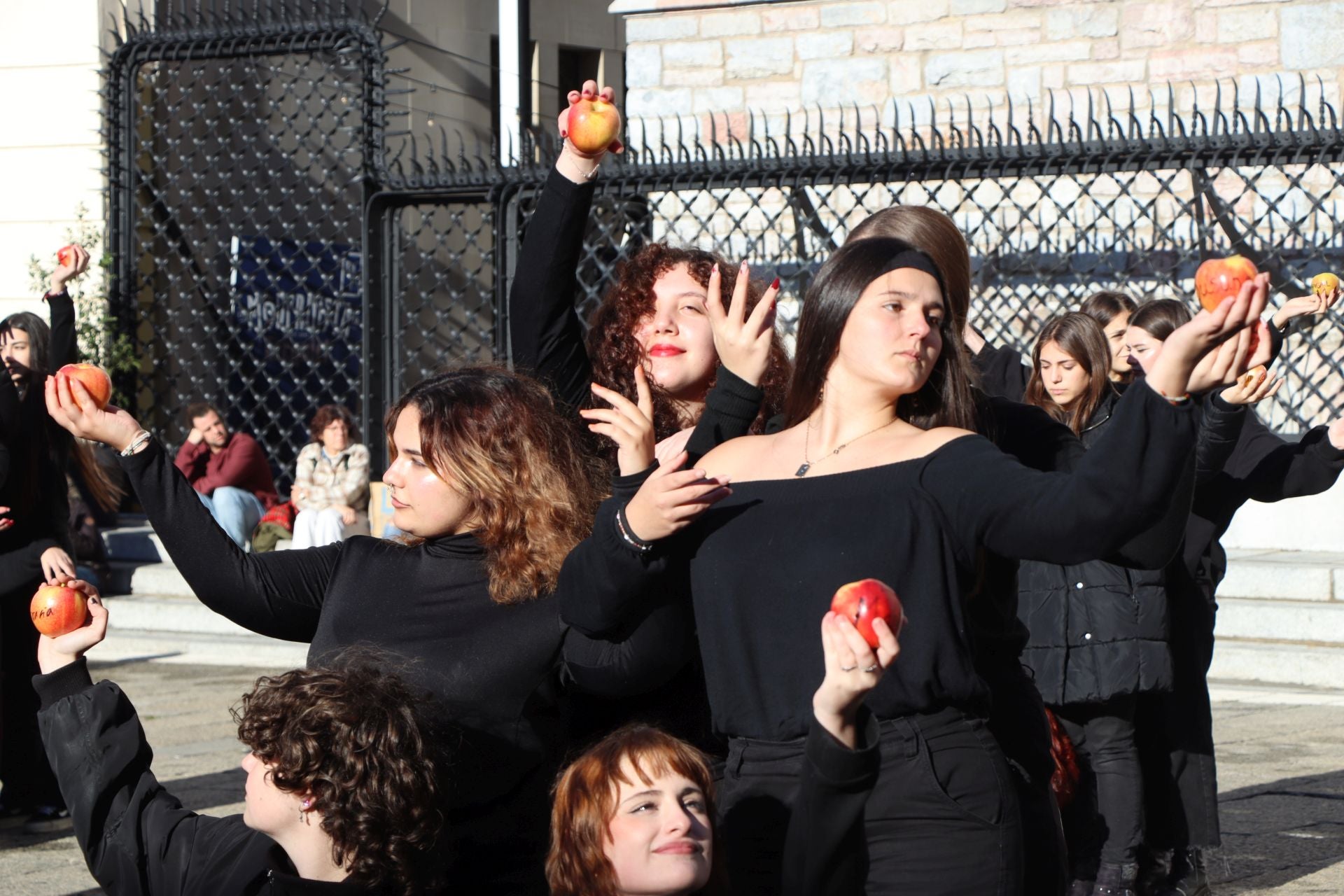 Performance por el 25N de la Escuela de Arte de León