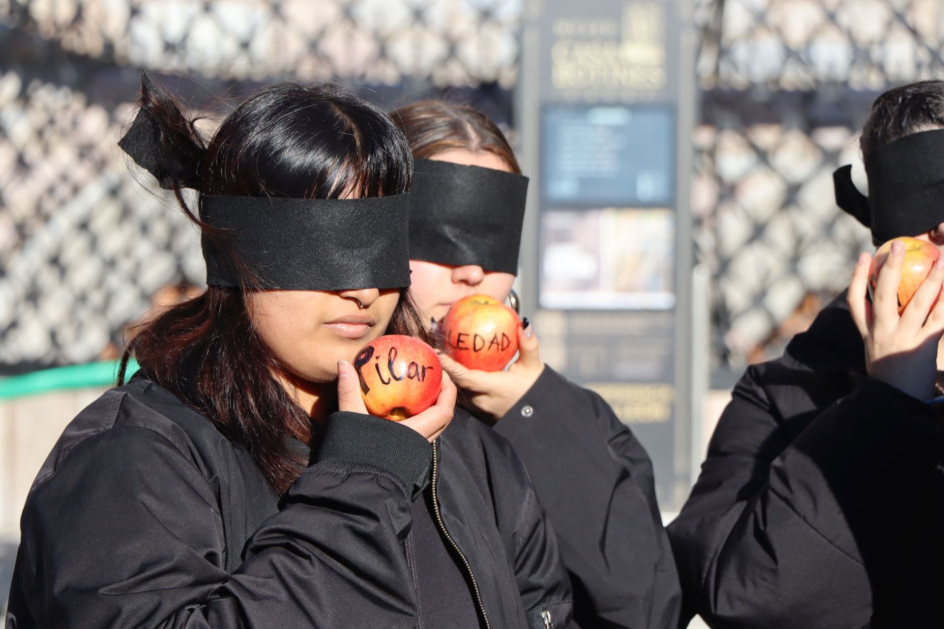 Performance por el 25N de la Escuela de Arte de León