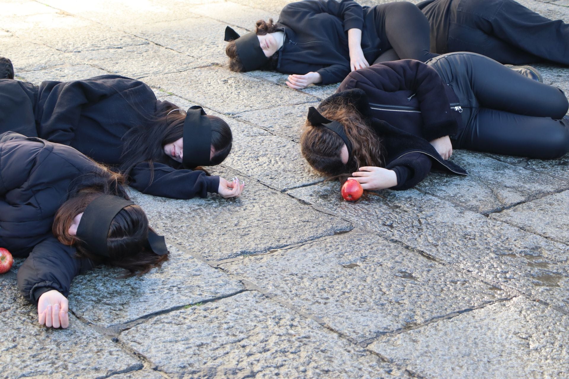 Performance por el 25N de la Escuela de Arte de León