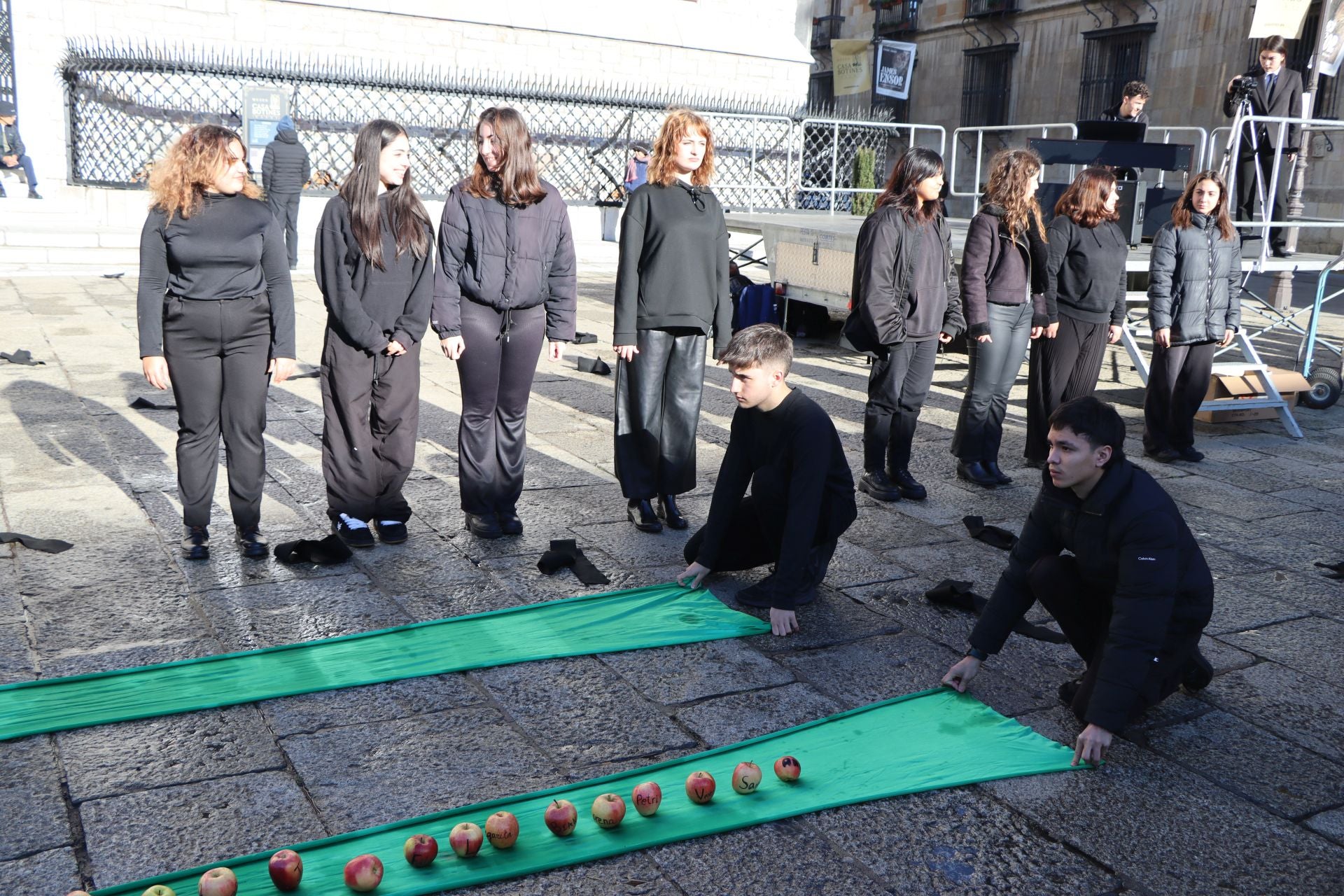 Performance por el 25N de la Escuela de Arte de León