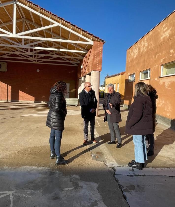 Imagen secundaria 2 - Las obras seguirán paralizadas en el colegio de Cembranos hasta que se adjudiquen a una nueva empresa