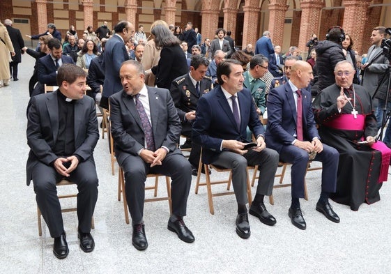 Diócesis de León, Diputación, Junta de Castilla y León, Ayuntamiento y Obispado, presentes en el acto