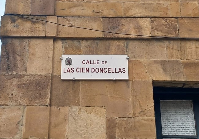 Letrero de la Calle de las Cien Doncellas. 2024.