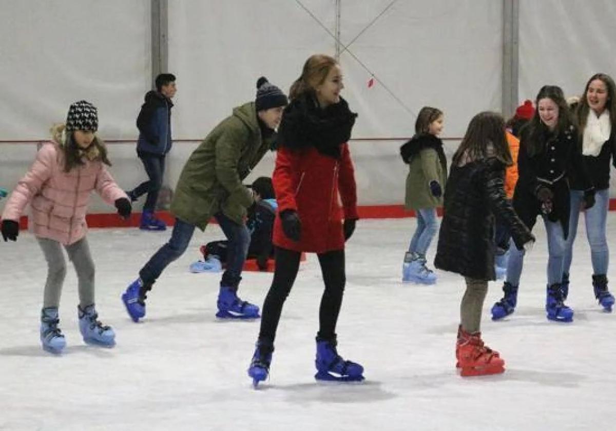 Imagen de archivo de la pista de hielo en León.