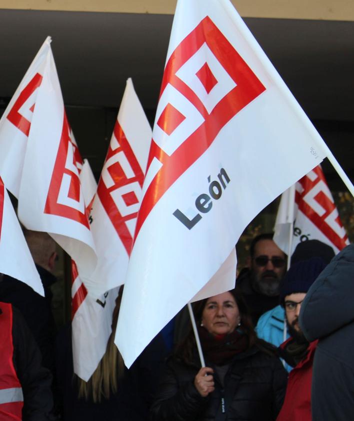 Imagen secundaria 2 - Luis Villares, coordinador del sector de transportes en Castilla y León durante la huelga.