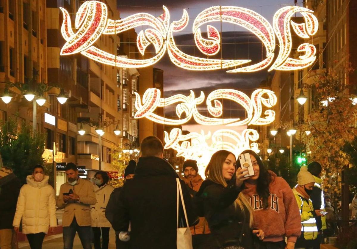 Iluminación navideña en León en una Navidad pasada.