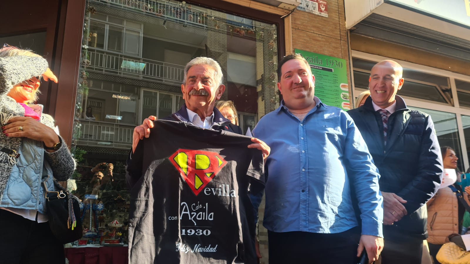 Miguel Ángel Revilla visita León y enciende la Navidad