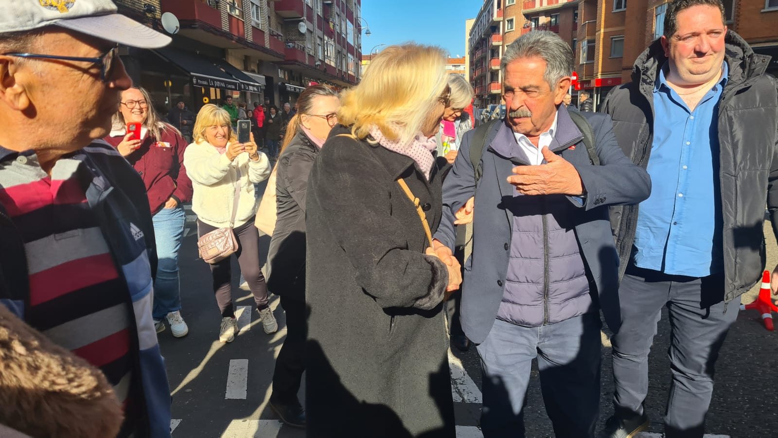 Miguel Ángel Revilla visita León y enciende la Navidad