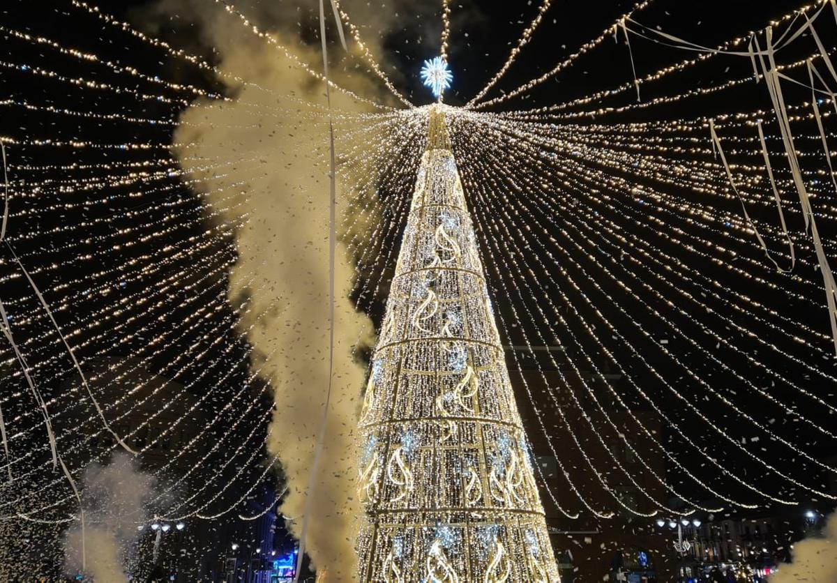 El encendido «más espectacular» recibe a la Navidad en León