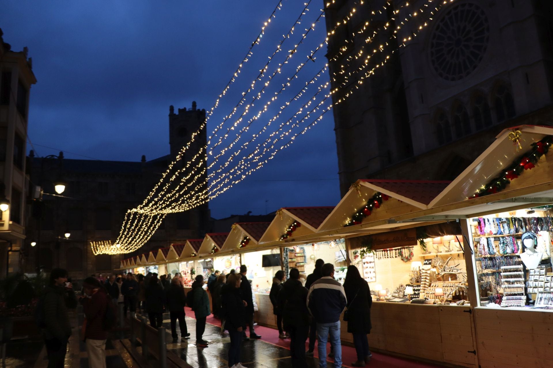 Mercadillo de Navidad en la plaza de Regla.