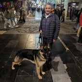 La graciosa foto de Revilla acompañado en la calle Ancha en su visita a León