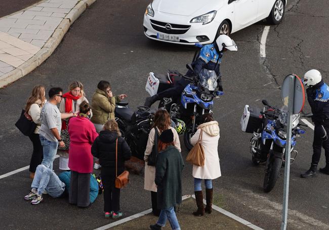 Un motorista resulta herido en un accidente en la calle Joaquín González Vecín de León.