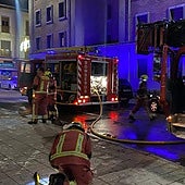 Un incendio en la calle Policía Nacional obliga a desalojar a 13 vecinos, uno de ellos un niño
