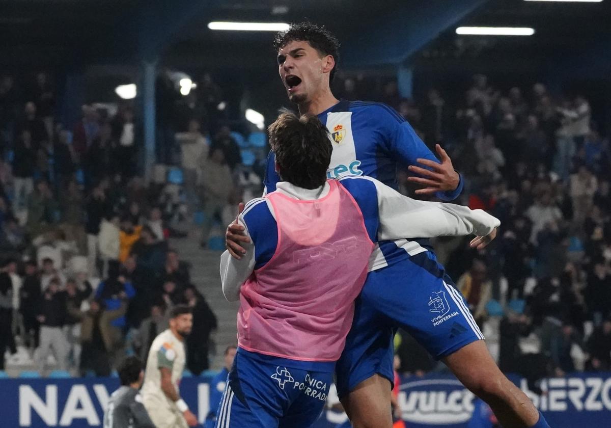 Álex Costa celebra el gol que forzó la prórroga.