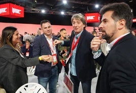 El secretario provincial del PSOE en León, Javier Alfonso Cendón, y el líder autonómico del PSOE, Luis Tudanca, en el Congreso Federal del PSOE.