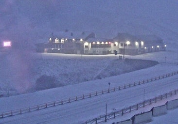 El temporal llega a León y la montaña recibe las primeras nevadas
