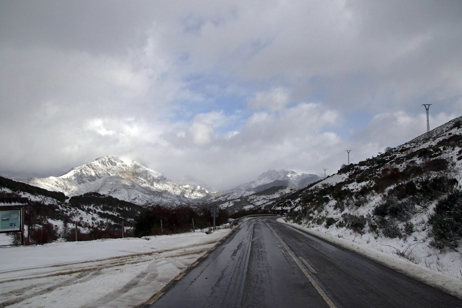 Temporal de nieve en la montaña leonesa