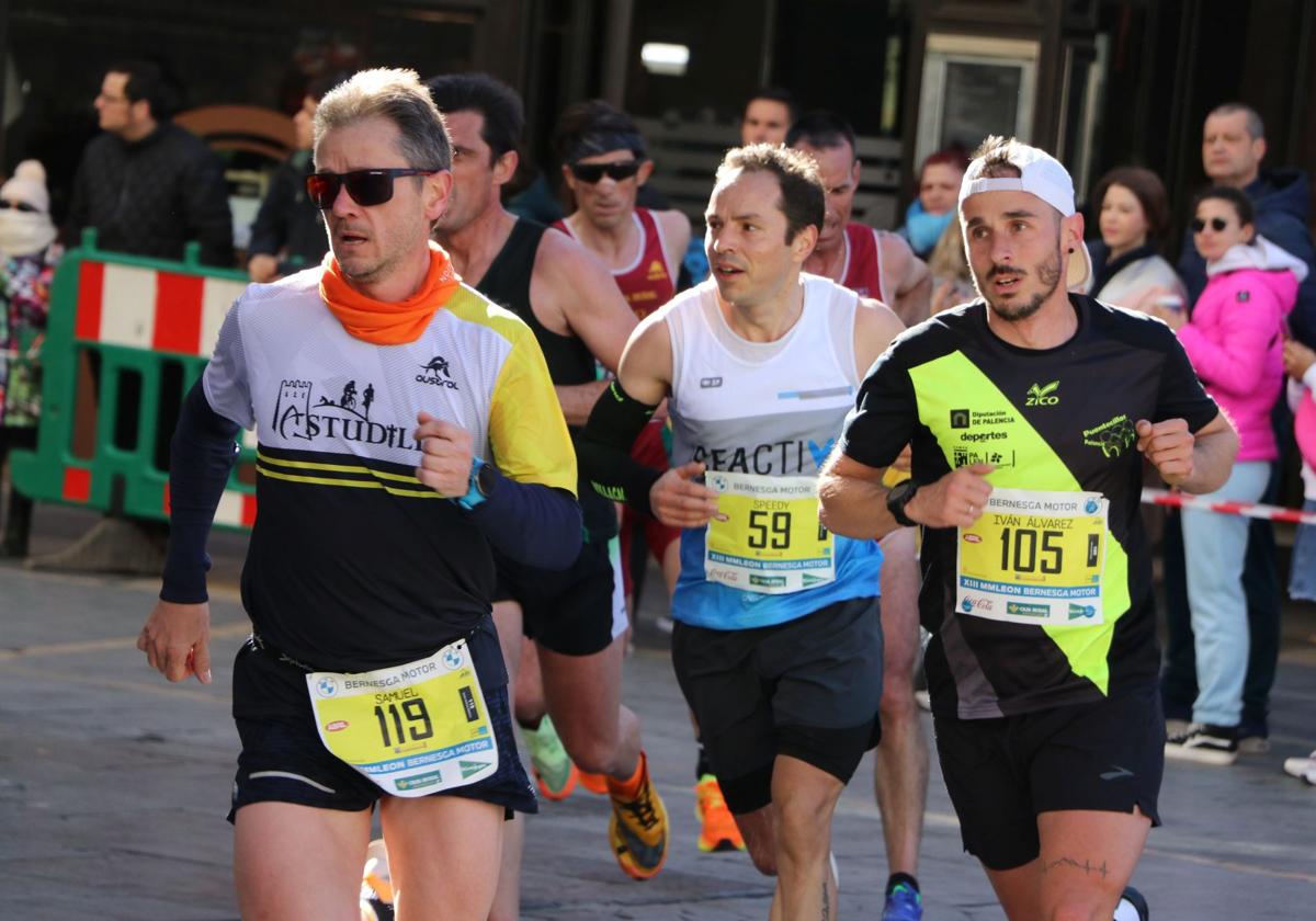 Varios atletas, durante la Media Maratón de 2023.