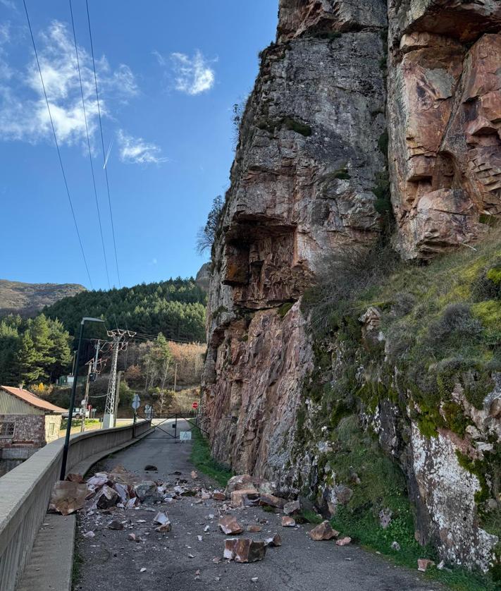 Imagen secundaria 2 - Argayo en la presa del embalse de Luna.