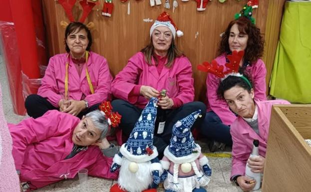 Gloria Valbuena junto a sus compañeras en 'El Mandil de la Abuela'