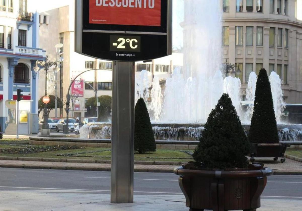 Un termómetro de León ciudad marcando temperaturas negativas.