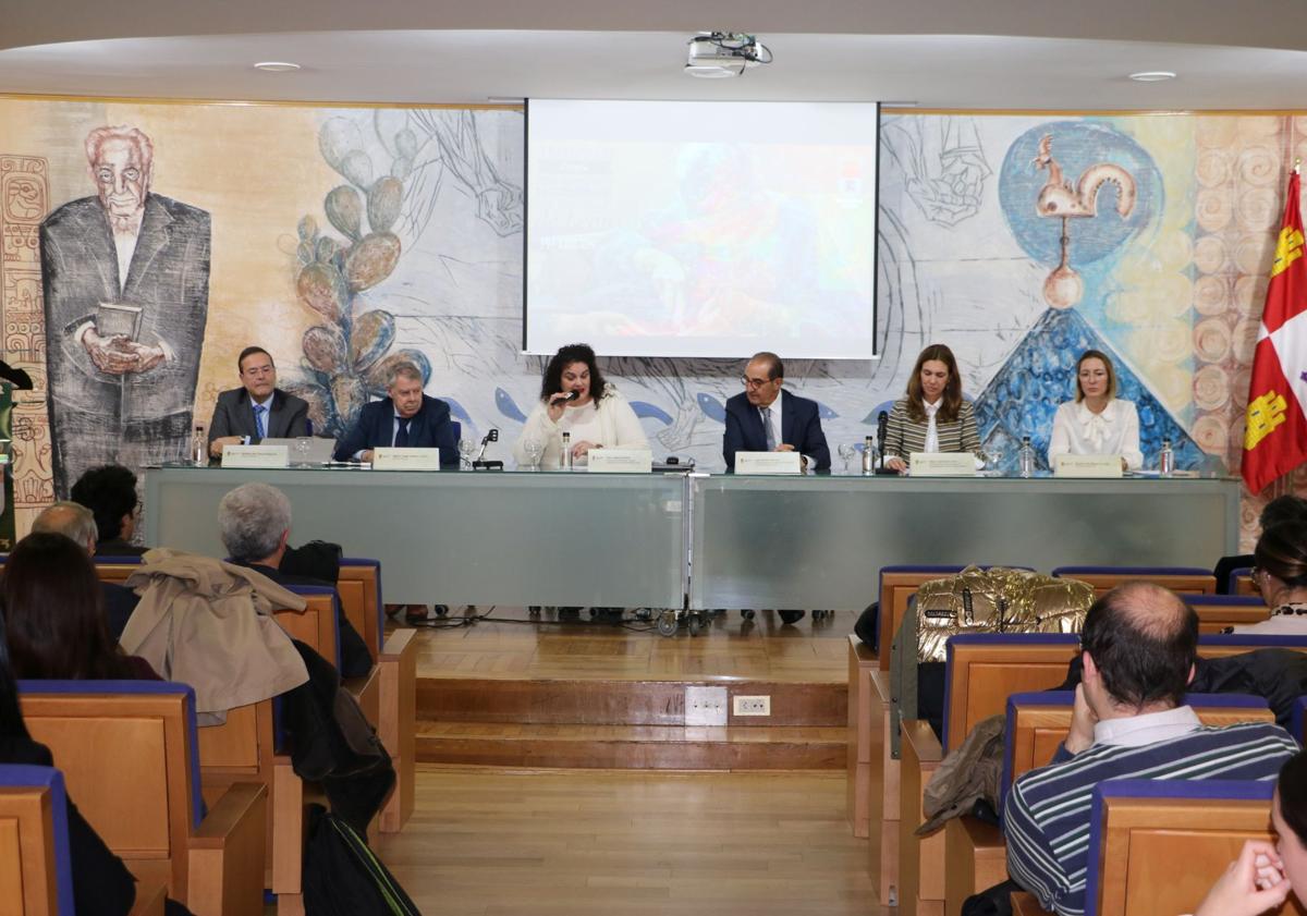 Imagen principal - La Clínica Solidaria del Colegio Oficial de Dentistas de León atienden a más de 190 pacientes sin recursos