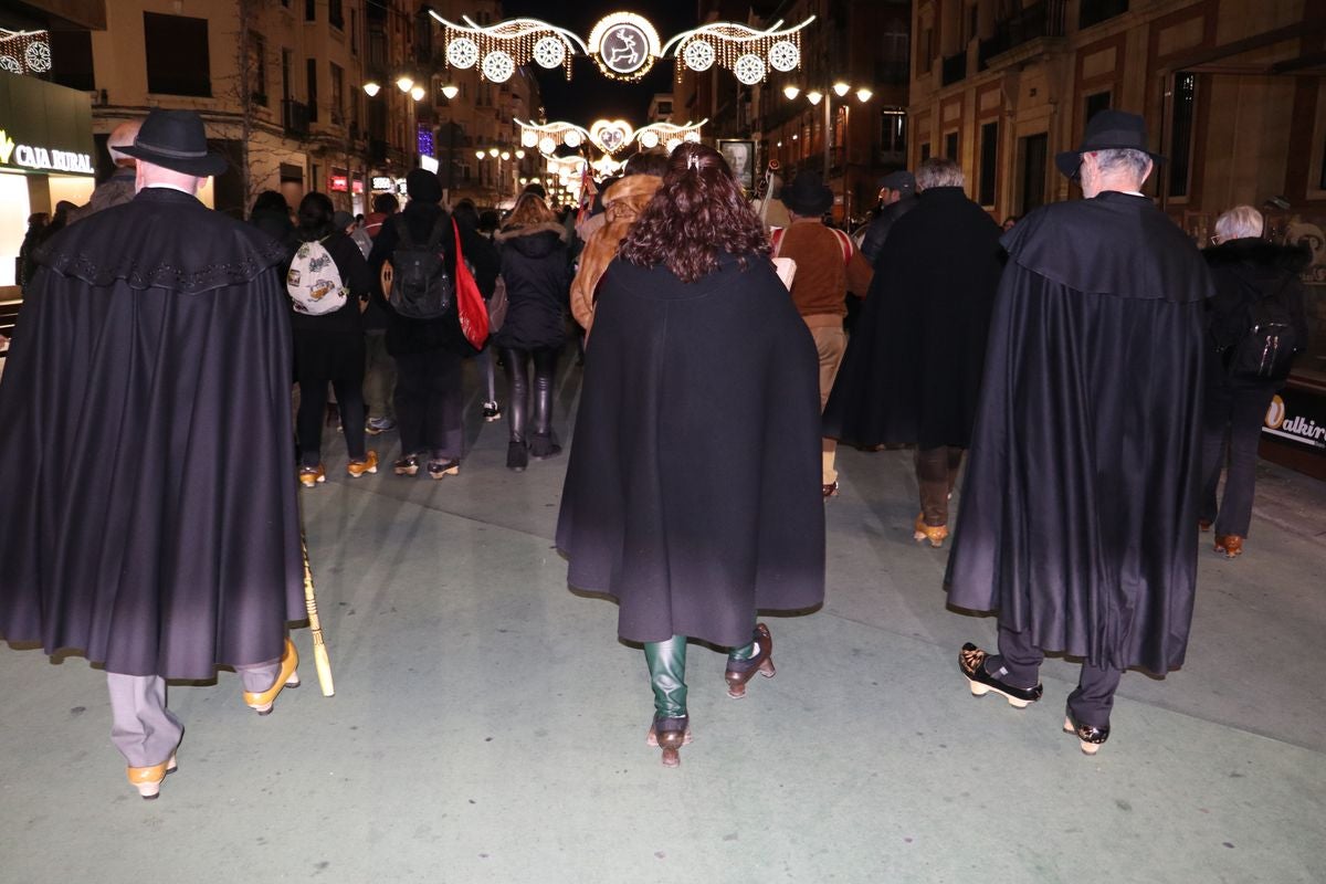 Las galochas vuelven a pisar con fuerza las calles de León