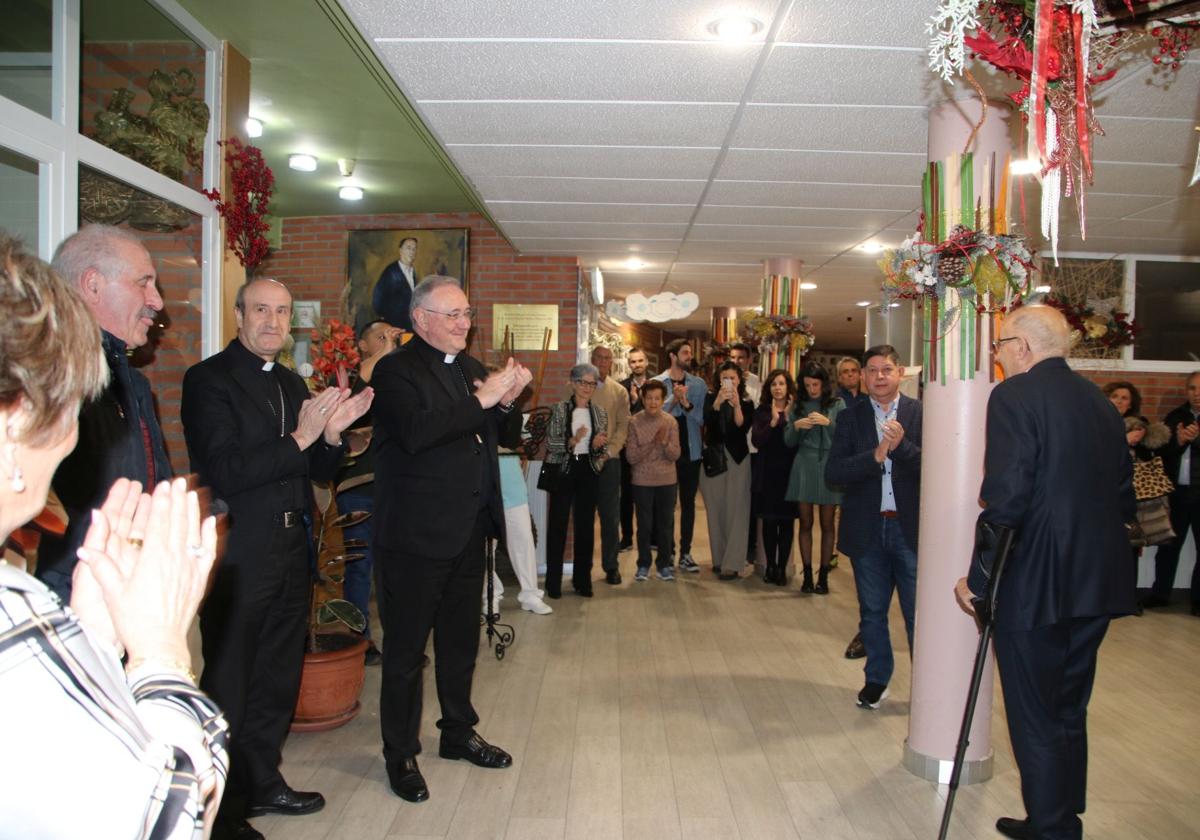 Homenaje a Salvador Valbuena en la residencia de Valencia de Don Juan.