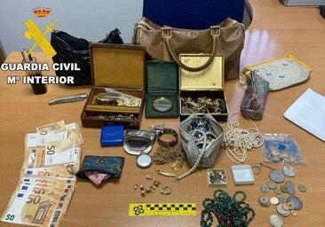 Roba las joyas de sus suegros por valor de 50.000 euros en un pueblo del Bierzo