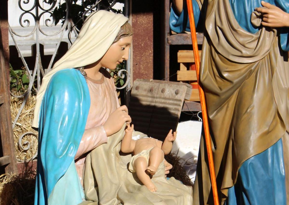 Imagen secundaria 1 - Belén de la Plaza de San Marcelo con el niño Jesús decapitado.