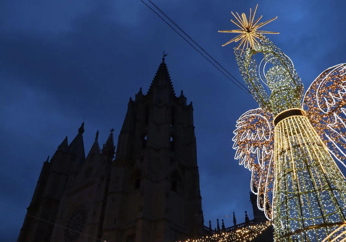 Las luces de Navidad en la plaza de Regla.