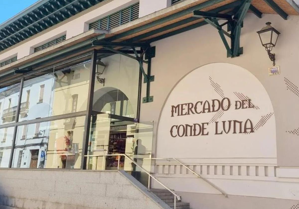 Exterior del mercado del Conde Luna.