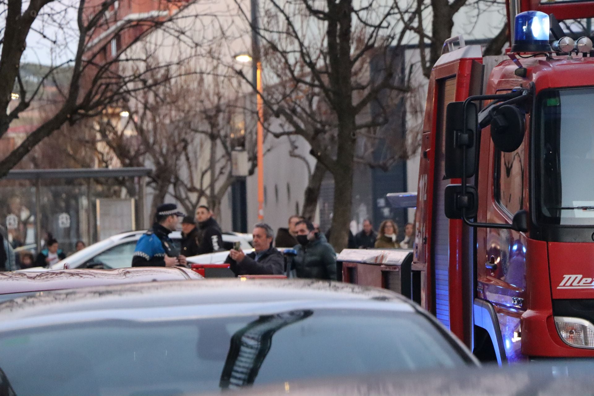 Bomberos de León intervienen en una fachada