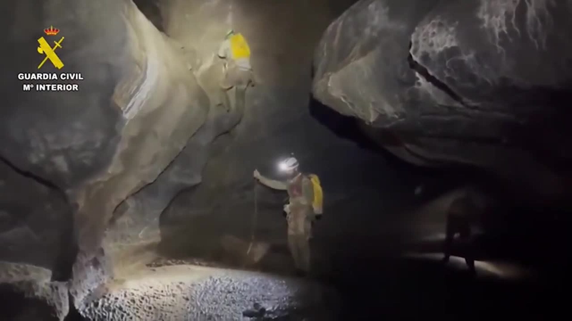 Los espeleólogos atrapados han salido de la cueva de Soba a las 19.30 horas