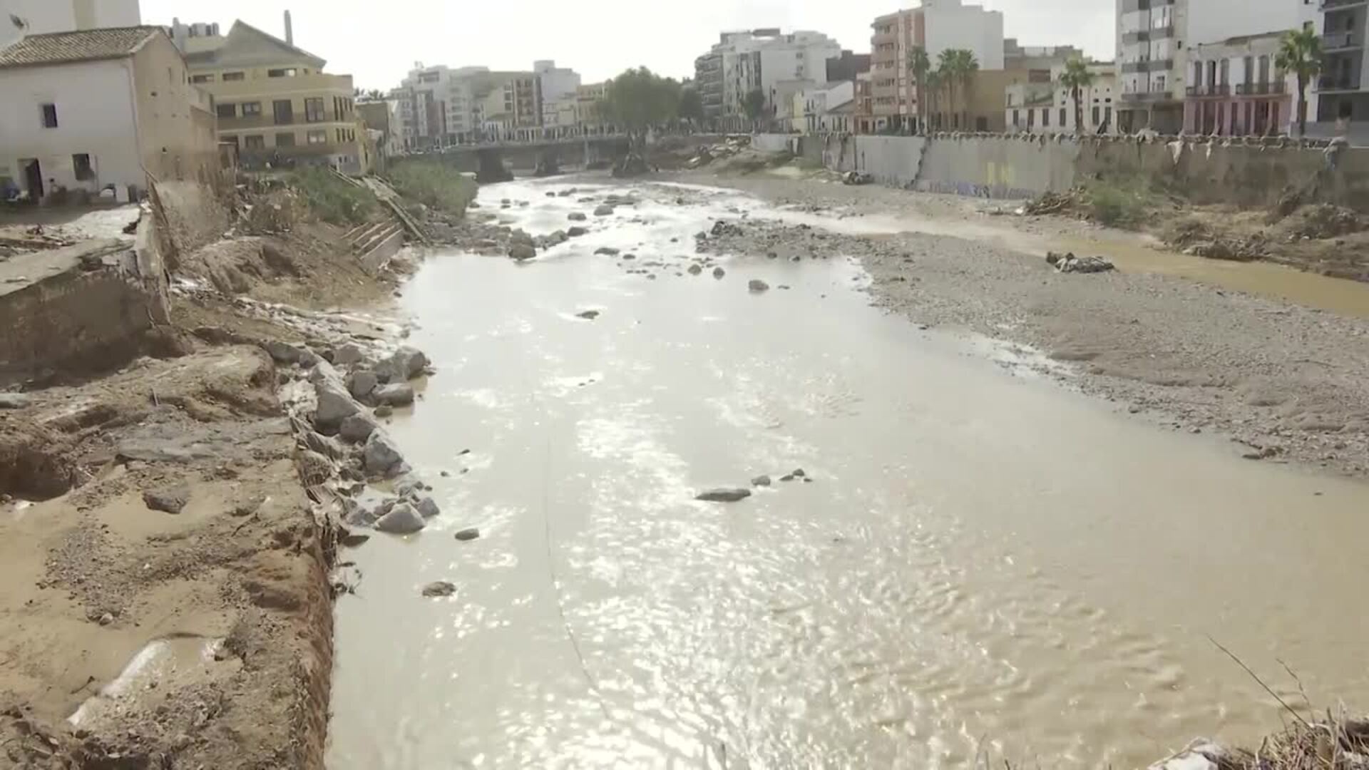 La estación de metro de Paiporta (Valencia) completamente destrozada tras la DANA