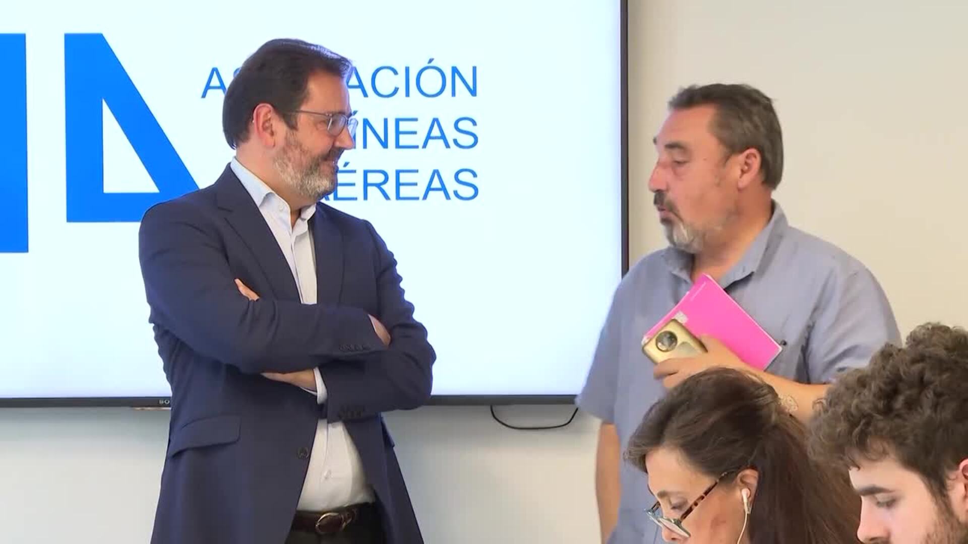 Consumo multa con 179 millones a cinco aerolíneas 'low cost', que acudirán "a la vía judicial"