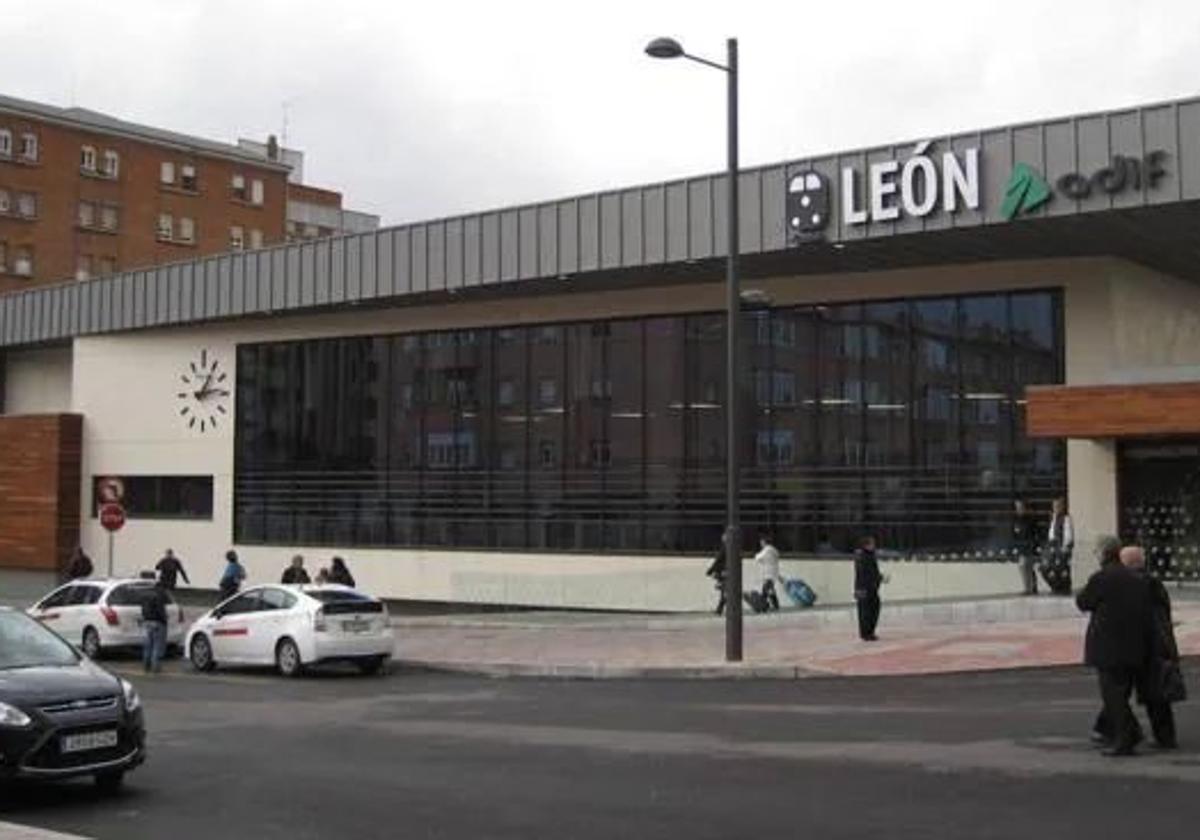 66 trenes pasarán por la estación de León hasta el día de Reyes