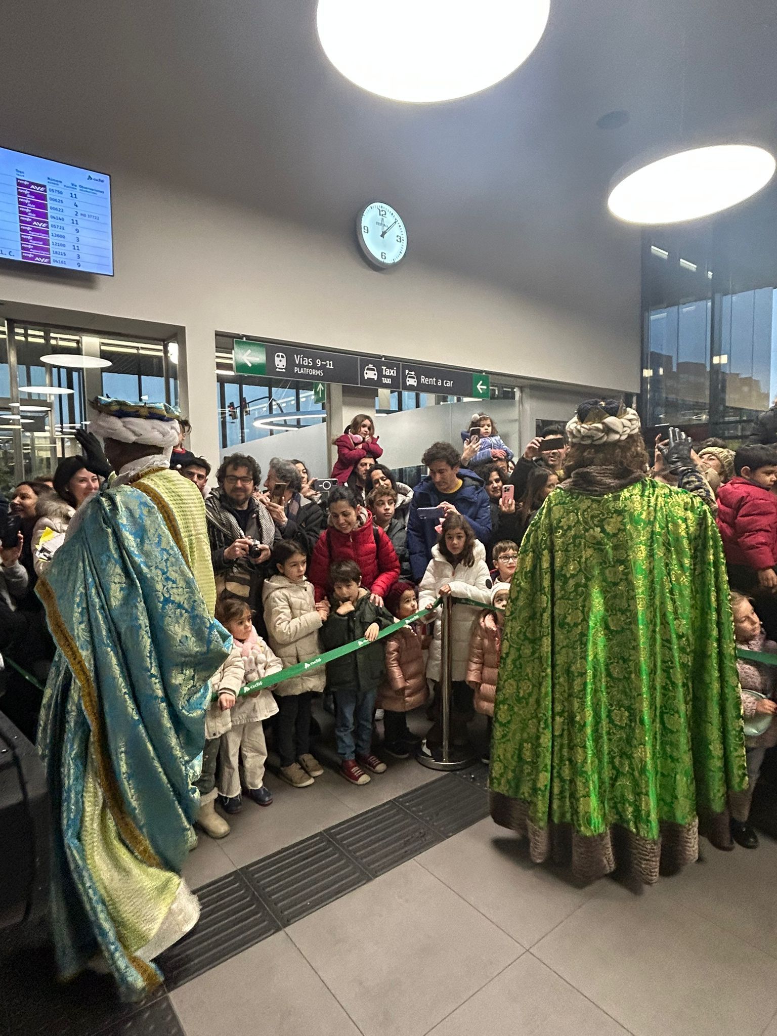 Así recibieron los niños de León a Los Reyes Magos