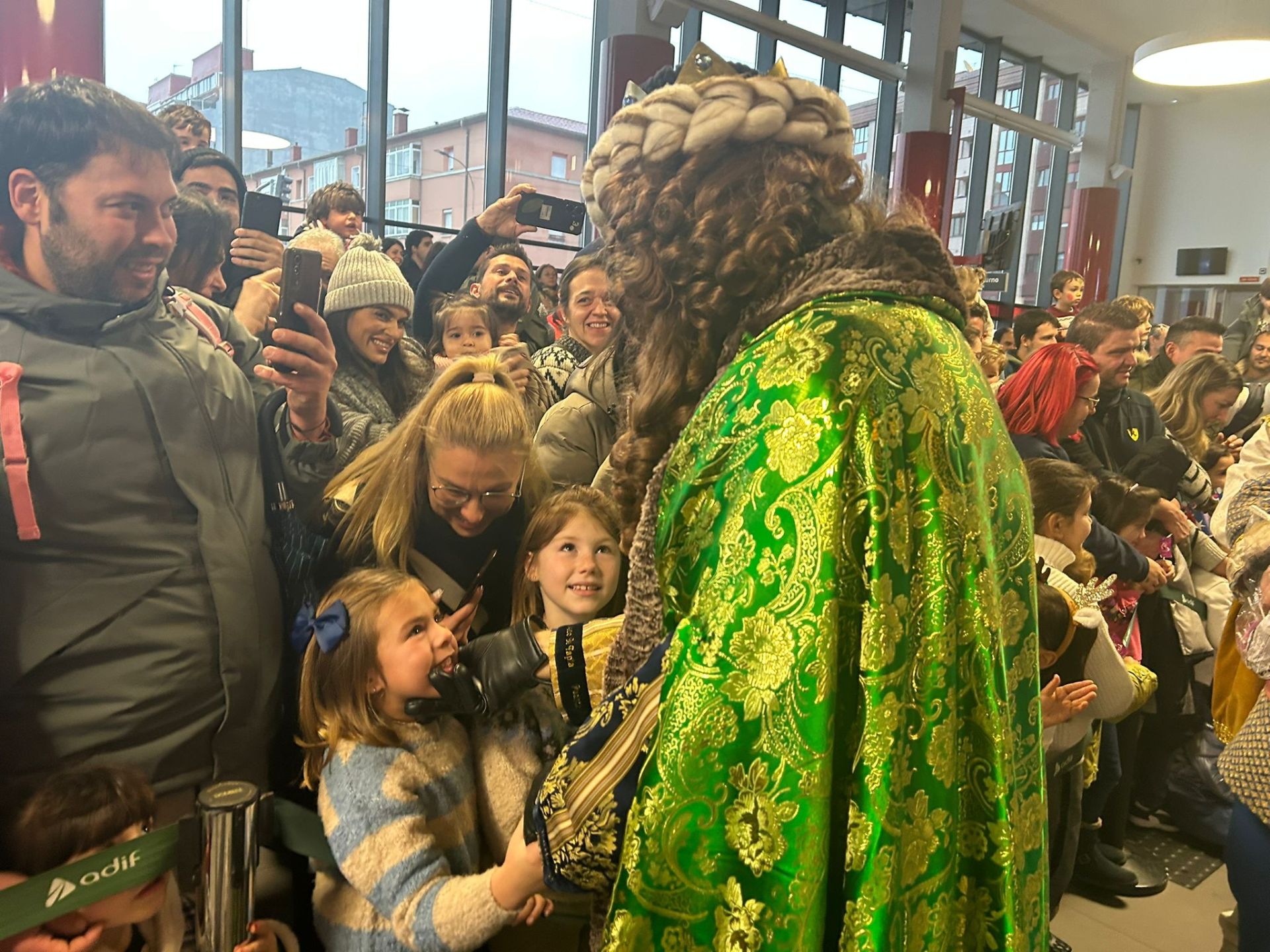 Así recibieron los niños de León a Los Reyes Magos