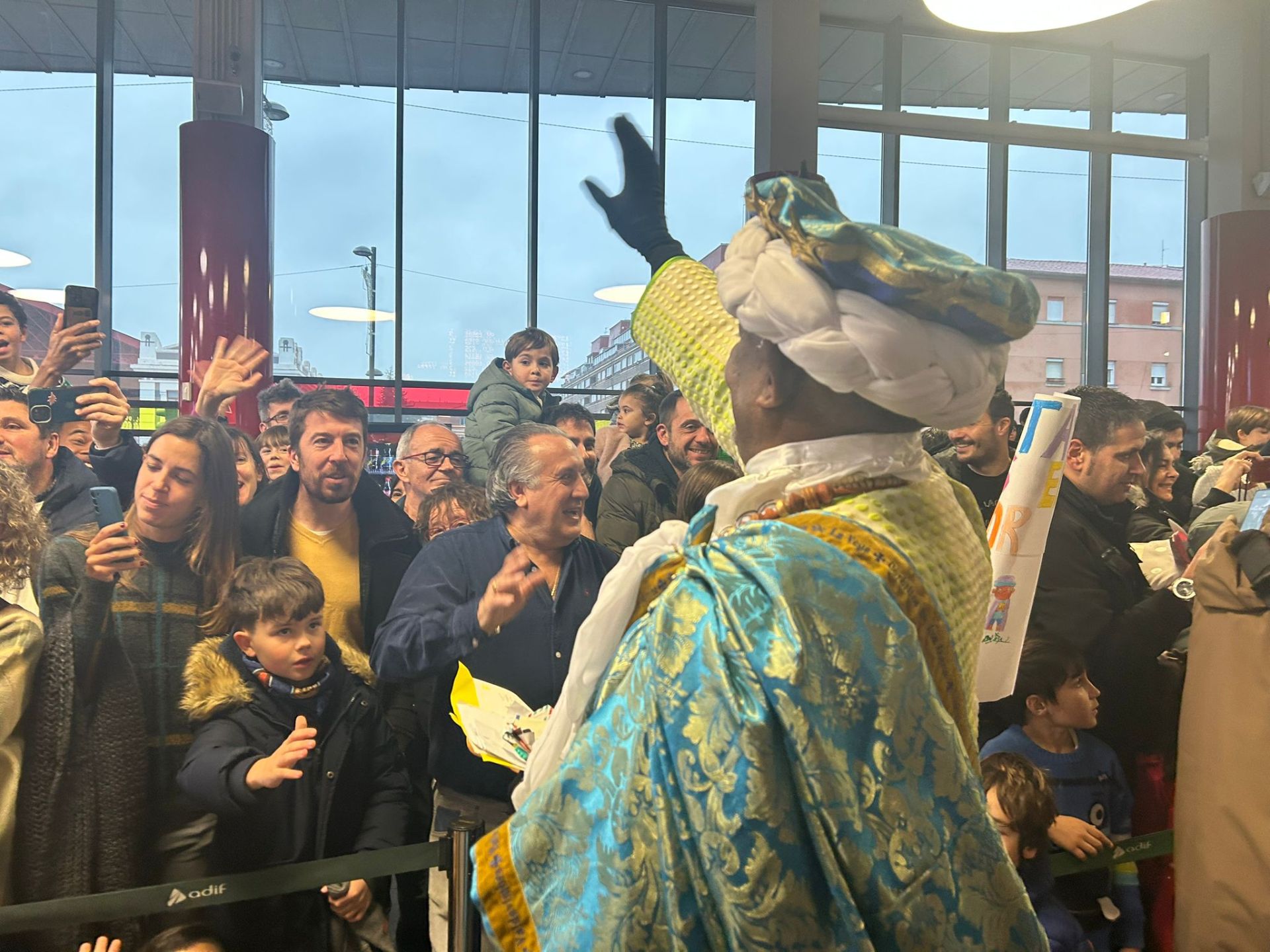 Así recibieron los niños de León a Los Reyes Magos