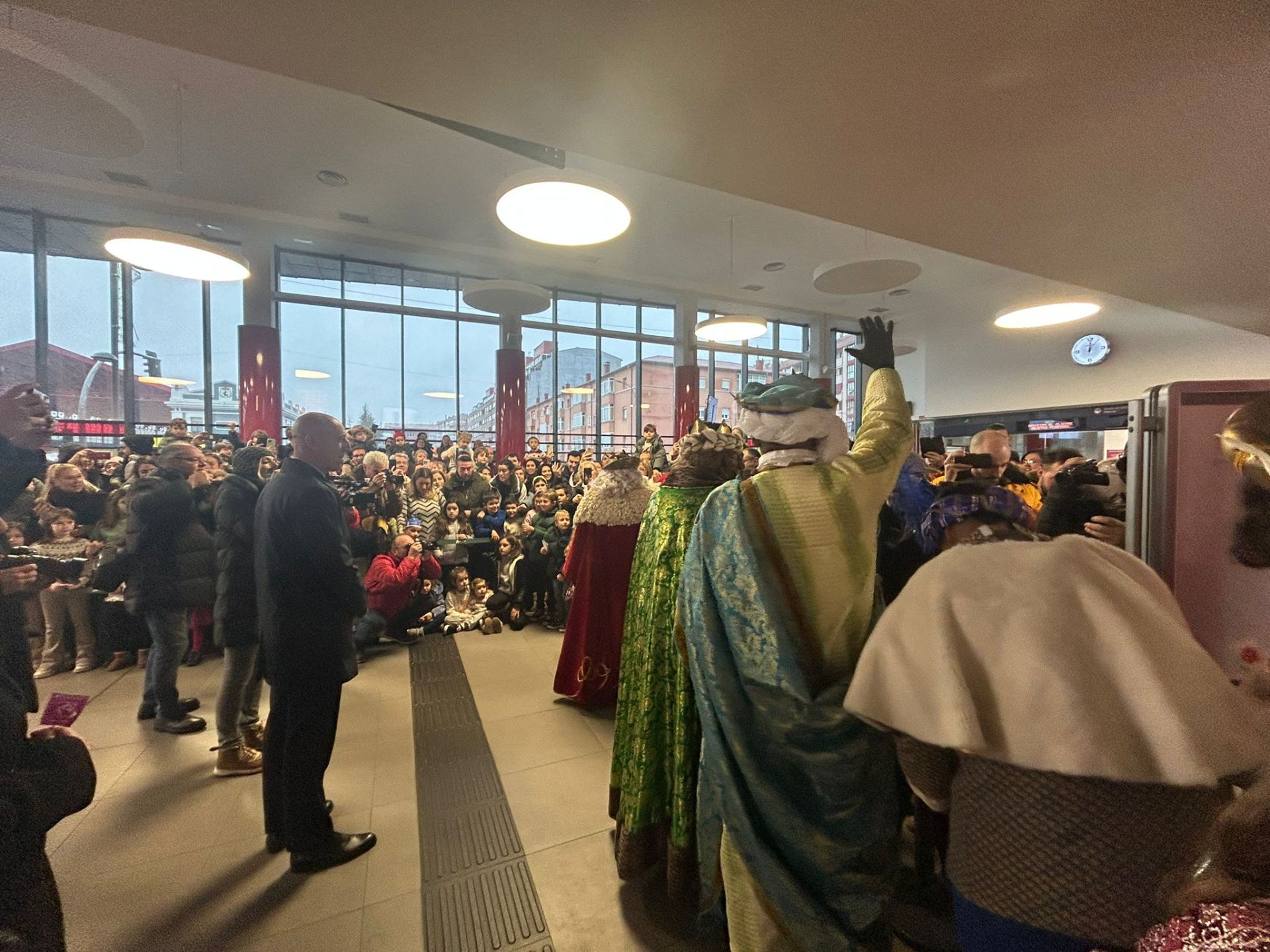 Así recibieron los niños de León a Los Reyes Magos