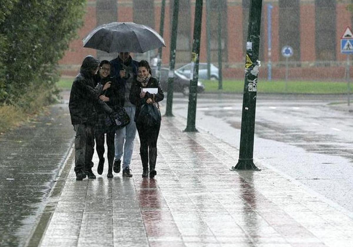 Lluvia en la ciudad de León.