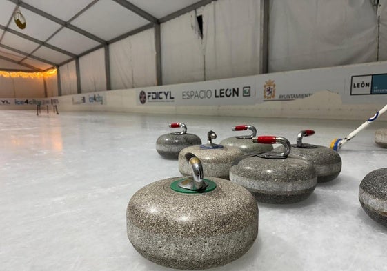 Curling en la pista de hielo de León.