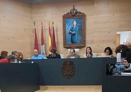 Pleno celebrado en el Ayuntamiento de La Bañeza este jueves.