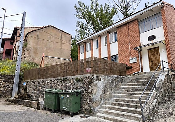 Imagen de las escuelas de Villasimpliz.