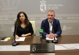 Mercedes Escudero, concejala de Turismo del Ayuntamiento de León y Octavio González, diputado de Turismo de la Diputación de León.