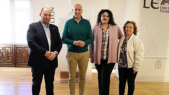 La ayuda de León llega a Valencia con tarjetas monedero para 350 familias afectadas por la DANA