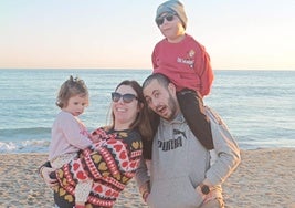 Guzmán con sus padres, Jairo y Carlota, y su hermana Valeria.